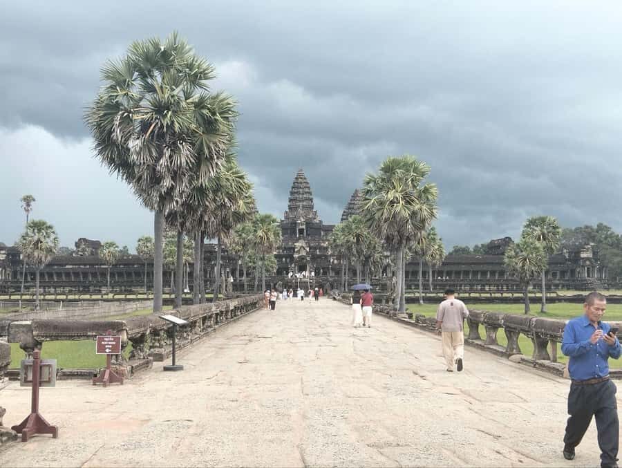 Siem Reap: Angkor Small Tour & Floating Village Private Tour