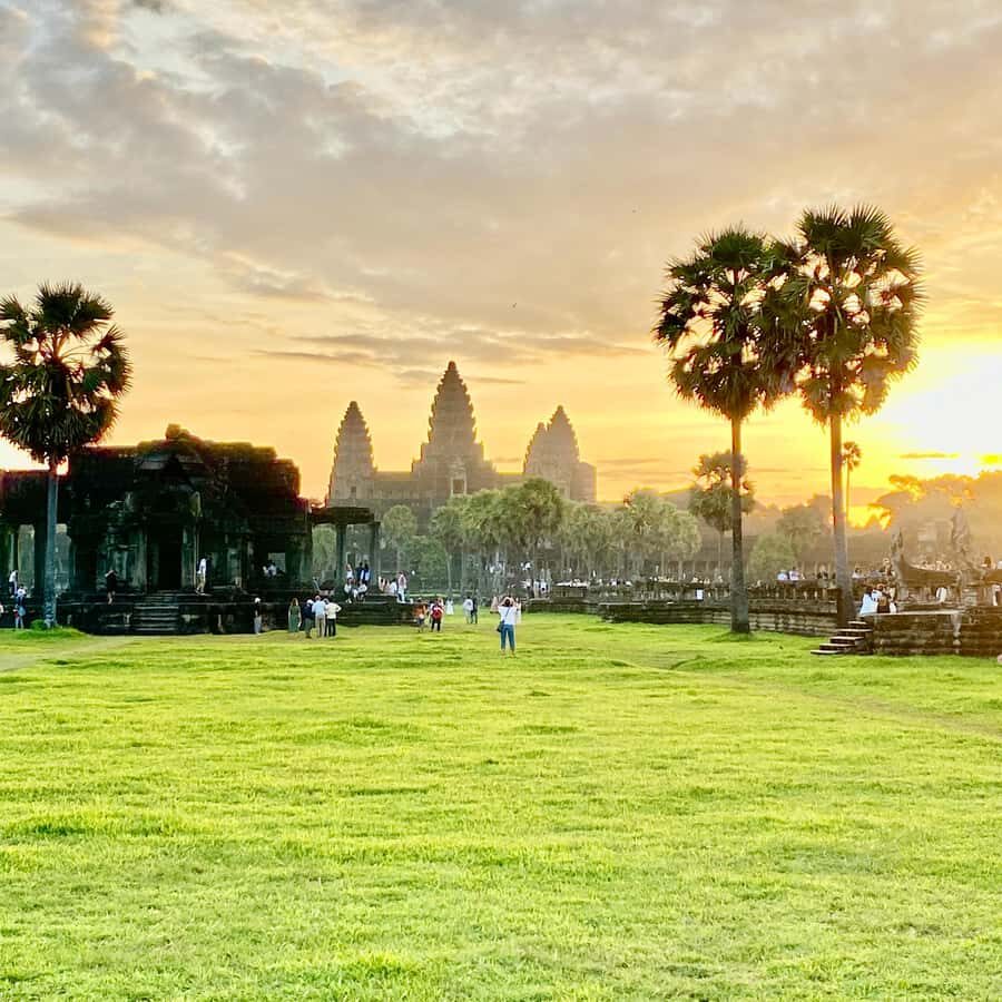 Siem Reap: Angkor Wat Sunrise & Floating Village (ENG/ESP) - Practical Details and What to Expect