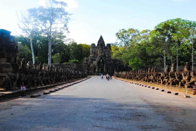 Siem Reap: Angkor Wat Sunrise & Floating Village Tour - Exploring the Small Circuit