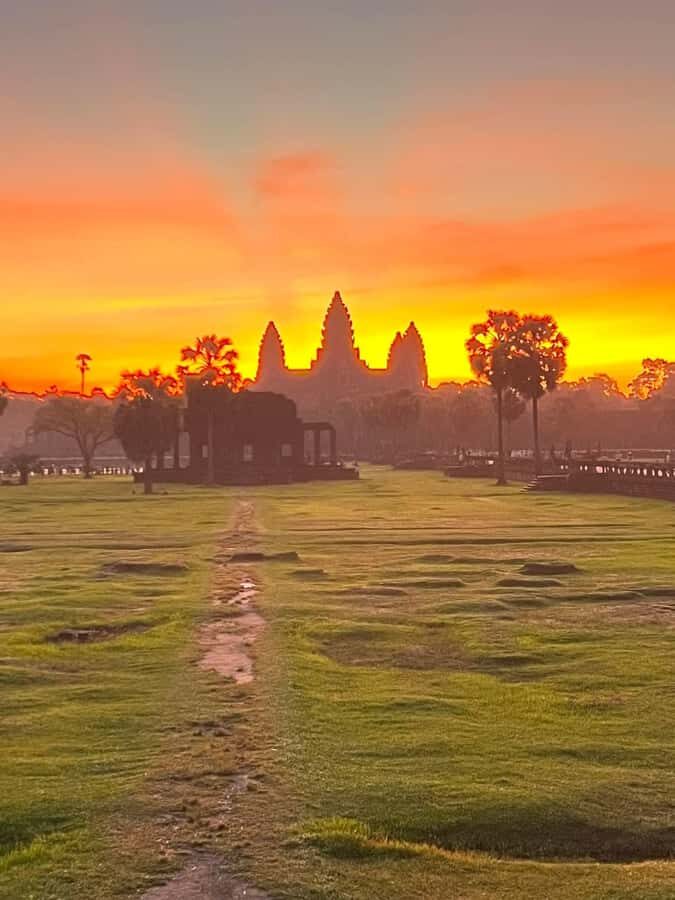 Siem Reap:Grand Circuit Banteay Srei & Floating village Tour - Exploring the Temples of the Grand Circuit