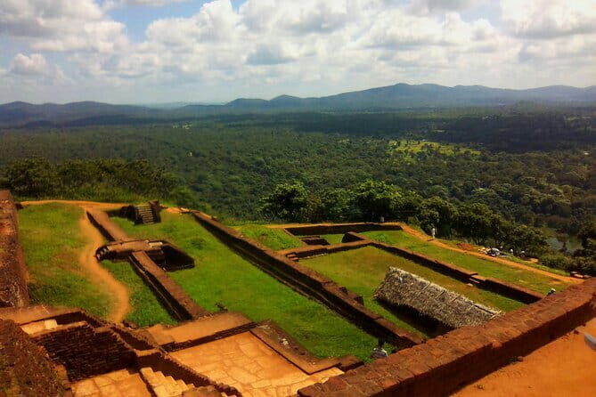 Sigiriya & Dambulla Day Tour From Colombo - Shopping and Craftsmanship: Authentic Souvenirs