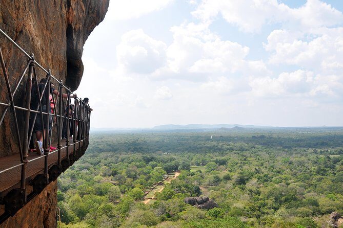 Sigiriya Rock and Village Tour from Negombo - What Travelers Say