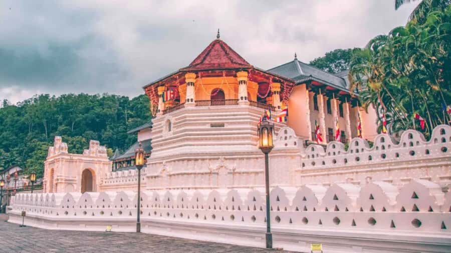 Sigiriya to Ella Scenic Train Transfer with Kandy Sightseein - Exploring Kandy: Culture, History, and Charm