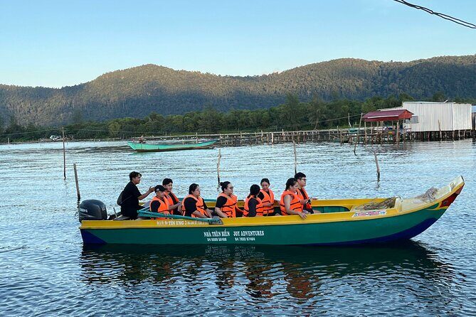 Starfish Beach and Floating Village Combo Boat Trip Seafood Lunch - An In-Depth Look at the Tour Experience
