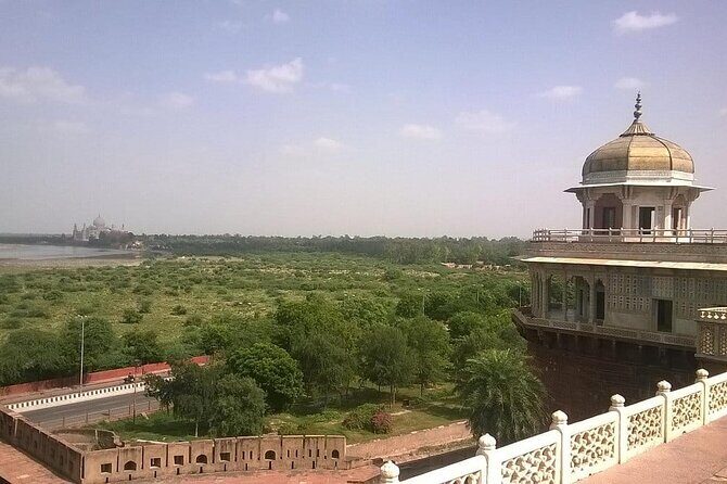 Sunrise Agra tour From Delhi - Meals and Local Shopping