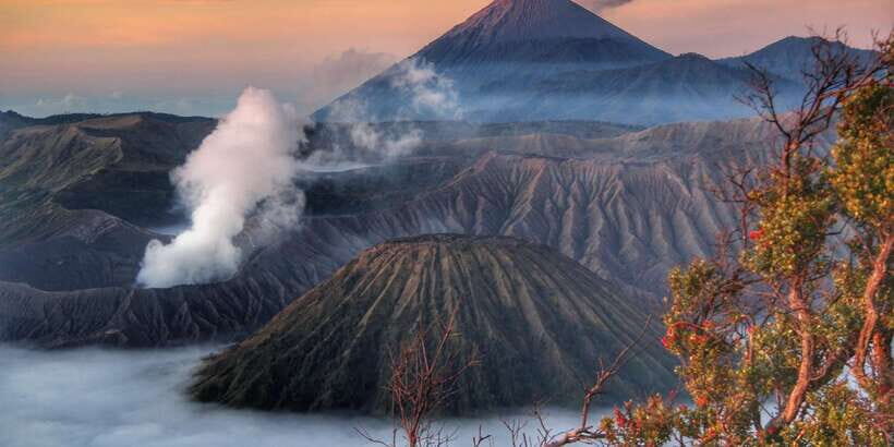 Surabaya: Mount Bromo Sunrise 1-Day Sharing Group Tour - Jeep Ride Across the Sea of Sand