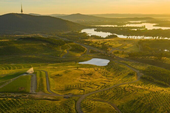 Sydney: PRIVATE Canberra & Southern Highlands Luxe Tour (12h) - Lake George: Australias Mysterious Water Body