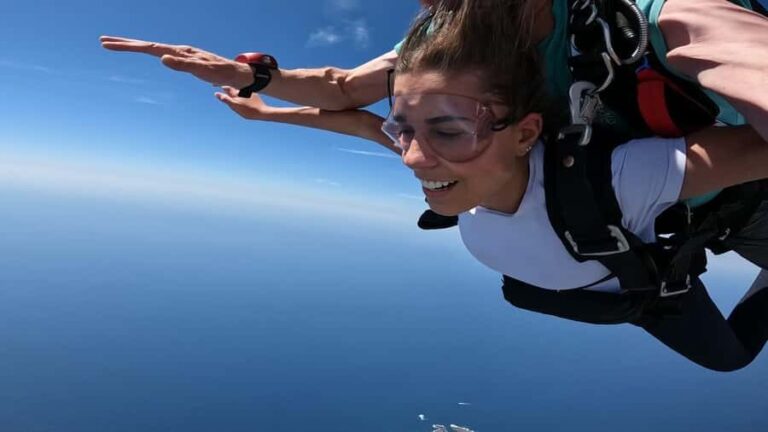 Sydney, Shellharbour: 15,000ft Tandem Beach Skydive - Safety and Professionalism