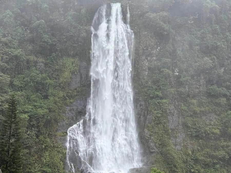 Taipei: Neidong Forest, Luxury Hot Spring & Bitan Boat Ride - Wulai Waterfall and Old Street