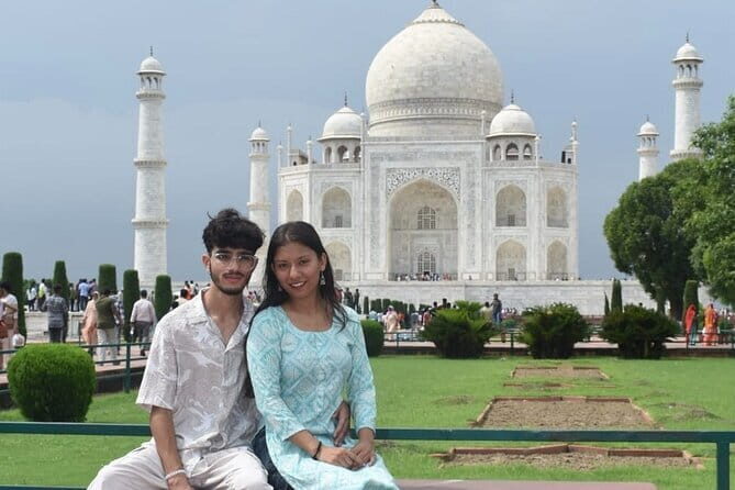 Taj Mahal and Agra Private Guided Same Day Tour from Delhi - Exploring Agra Fort: A Mughal Architectural Wonder