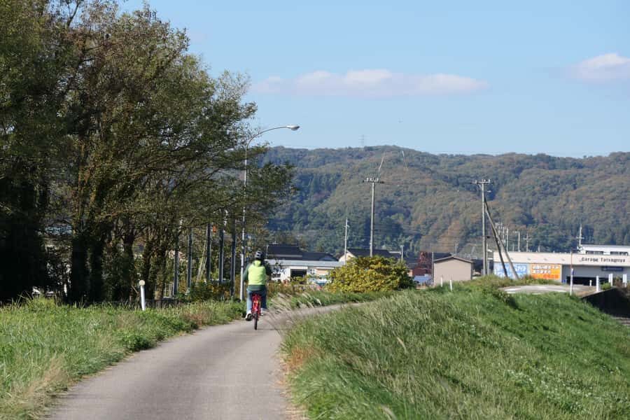 Takaoka: Mama-chari bike tour with Guide - Discovering Takaoka: A Unique Way to Explore