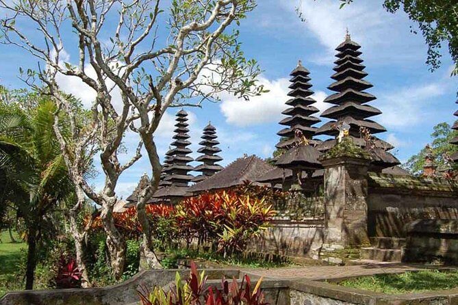 Taman Ayun and Tanah Lot Temple Tour - Visiting Taman Ayun: A Garden of History and Playful Monkeys