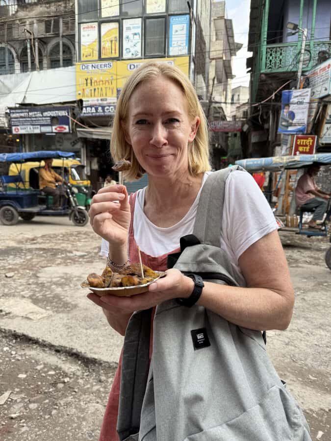 Temples, Bazaars & FoodTasting in OldDelhi with female Guide - The Experience: Deep Dive Into Details