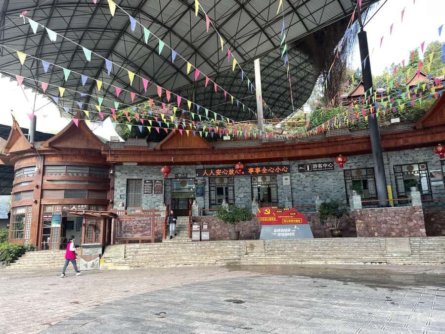 Tiger Leaping Gorge Easy Hike & Baisha Old Town Day Tour - Why This Tour Stands Out