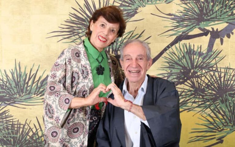 Tokyo: Haneda Airport Kimono Quick Experience and Shopping - What to Expect: A Tactile Cultural Experience