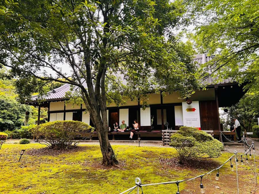 TOKYO: Professional Gardener Guides Gardens by E-bike -BASIC - The Role of the Professional Gardener