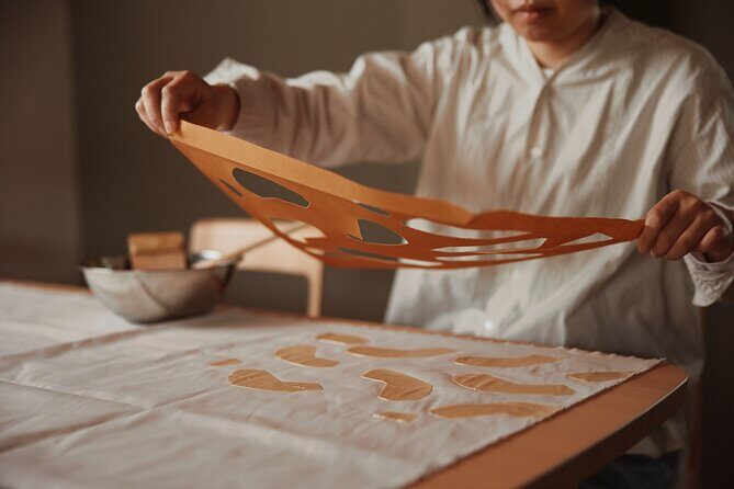 Tote Bag Dyeing Workshop Using Traditional Technique in Kanazawa - How the Workshop Unfolds