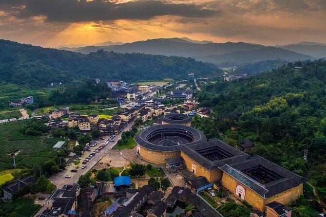 Tour Guide and Car: Private Day Tour to Tianluokeng Tulou and Hongkeng Tulou - The Itinerary Breakdown: What You Can Expect