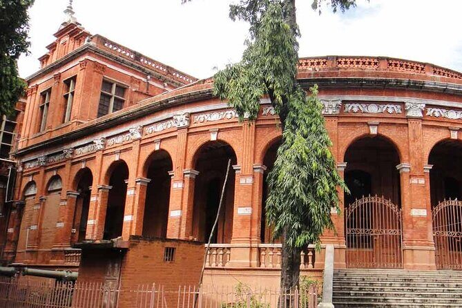 Tour of Egmore Museum and Connemara Library in private car - Who will love this tour?