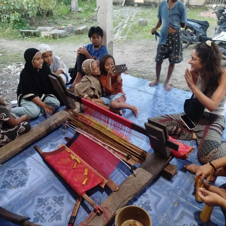 Traditional Weaving Workshop - Dressing Up for the Perfect Photo