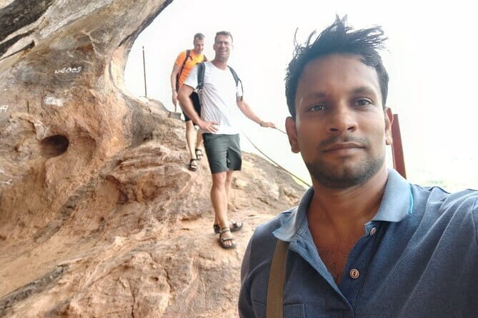 Trekking Dimbulagala Mountain - Starting point and logistics