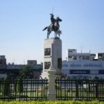 Tuk-Tuk Tour of Bangkok's Nighttime Food Temples and Markets - Transportation and Group Size