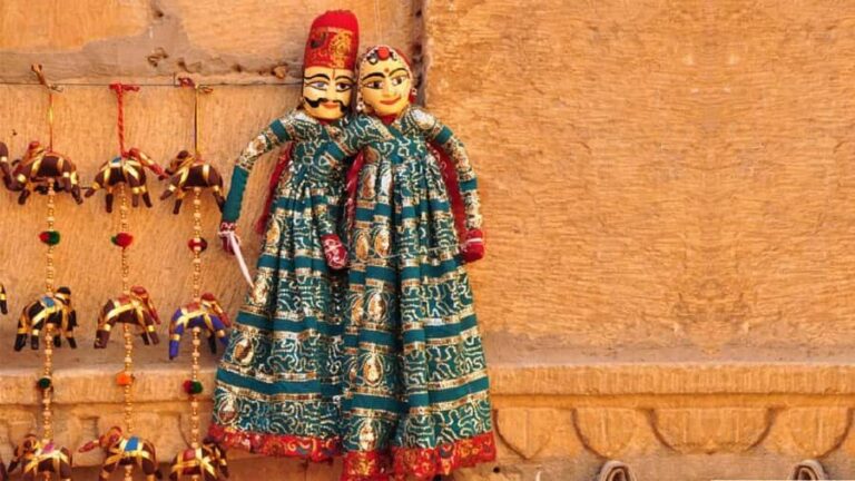 Udaipur: Traditional Markets & Local Artisan Shopping Tour - Exploring Udaipur’s Traditional Markets