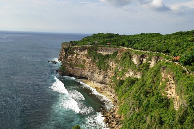 Uluwatu Cliff Temple sunset Tour with Kecak Show and Sea Food Dinner at Jimbaran Beach - Practical Tips for a Smooth Experience