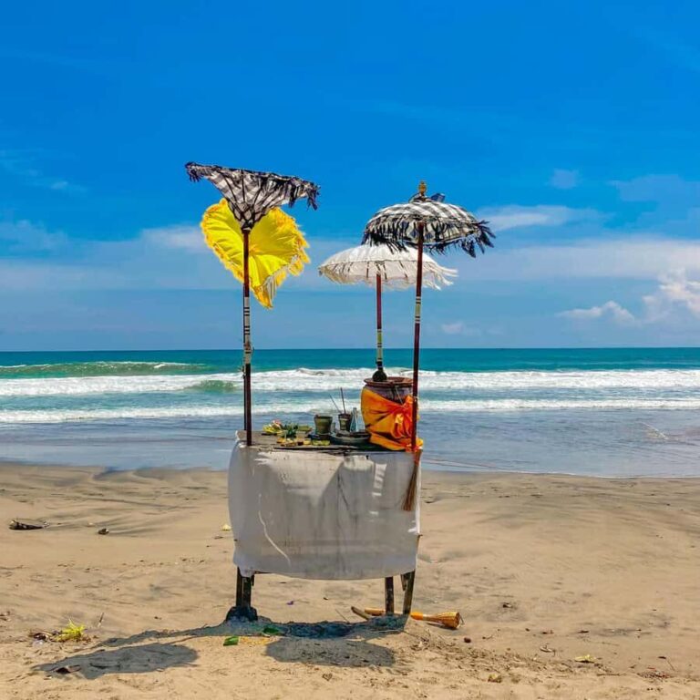 ULUWATU LUXE TOUR: Beaches, Cliffs, Temple, Fire Dance & BBQ - Exploring Uluwatu’s Beaches and Cliffs