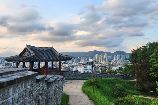 UNESCO Suwon Hwaseong Fortress Wall Hiking Tour with Expert Guide - What Makes This Tour Stand Out?