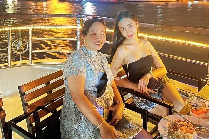 Vela Dinner Buffet Cruise with Bangkok Night Views and Shows - The Dining Experience