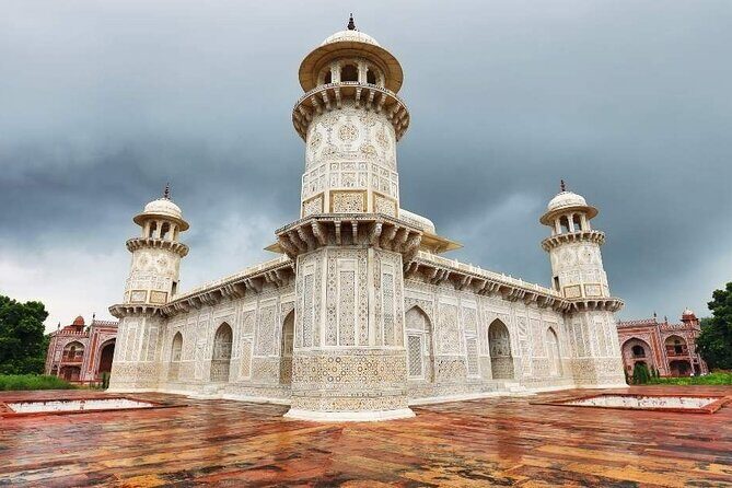 VIP Taj Mahal Express Entry Tour from Delhi with Guide - What Sets This Tour Apart?