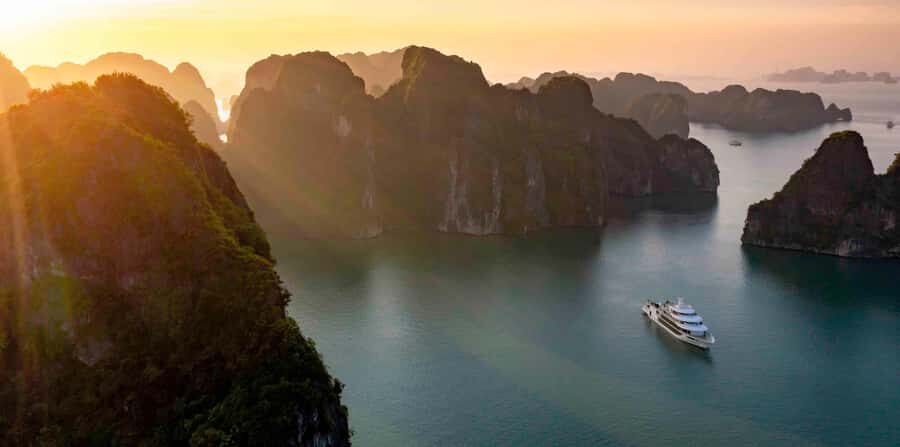 Visit Ha Long - "a wonder of the world" from Ha Noi or back - Timing and Schedule: How Long Will It Take?