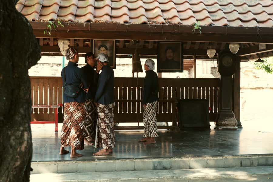 Visit Kotagede: Journey Through the Living Culture - Stopping for a Local Coffee & Snack Break