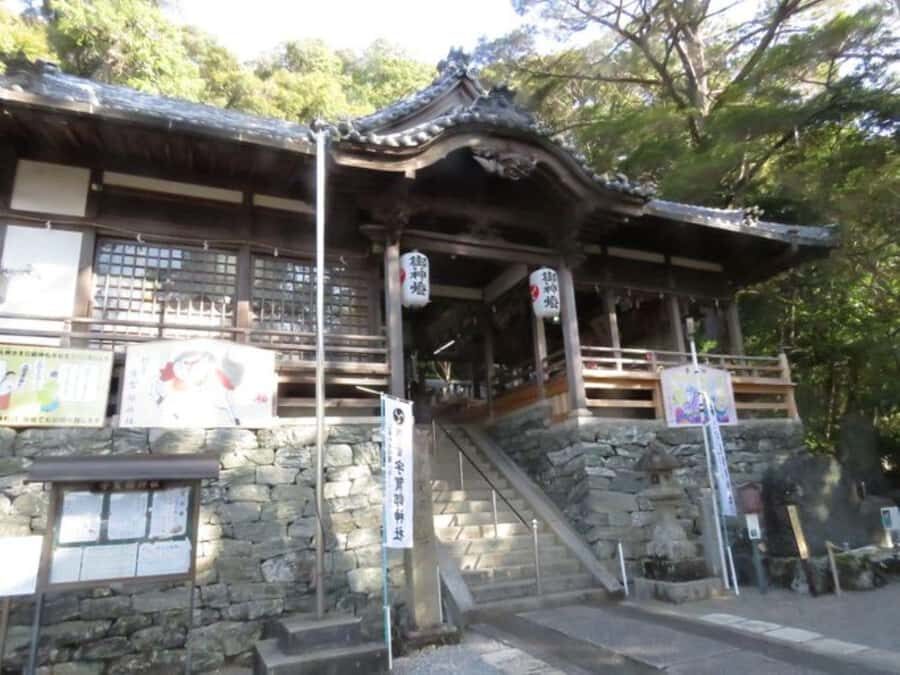 Wakayama: Legend of Princess Nagusa Tobe Walking Tour - Practical Details and What to Expect