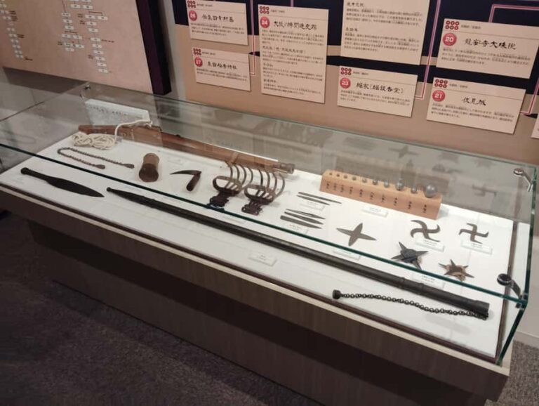 Wakayama: Sanada Yukimura, Samurai Hero Guided Tour - Respectful Reflection at the Sanada Jinushi Daigongen Shrine