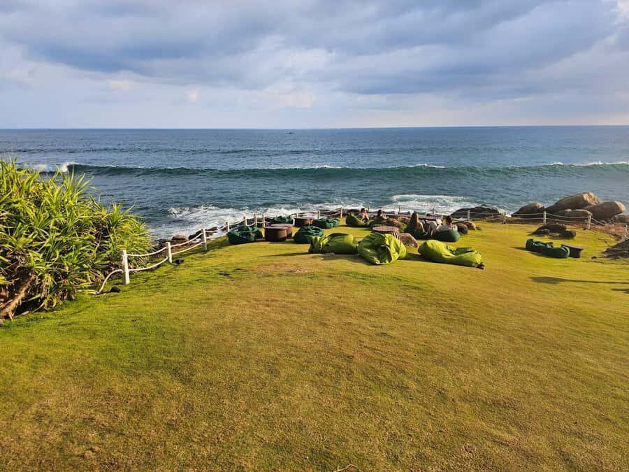 Waligama: Cliff Sunset Dining Experience + Wine - Watching Fishermen at Work