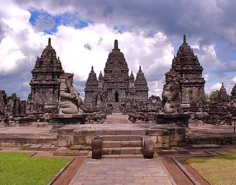 YOGYAKARTA; BOROBUDUR CLIMB UP AND PRAMBANAN TEMPLE TOUR. - Who Will Love This Tour?