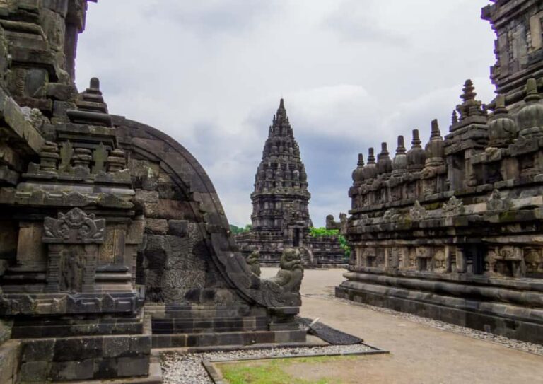 Yogyakarta: Borobudur & Prambanan Temple Cheapest Tour - Why This Tour Works Well