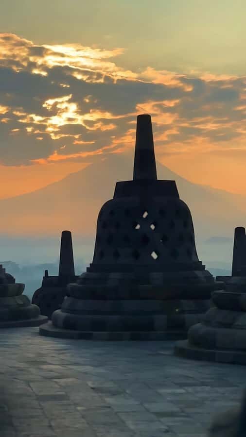 Yogyakarta: Borobudur Sunrise From Temple With Breakfast - The Borobudur Sunrise Experience