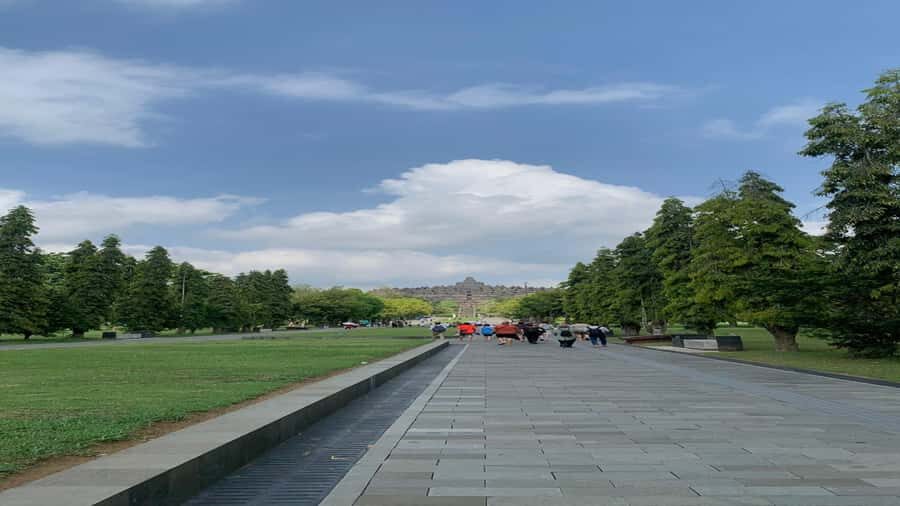 Yogyakarta: Borobudur Temple Tour with Hotel Pickup - What to Expect on the Day