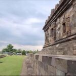 Yogyakarta: Ijo Temple Sunrise and Breakfast Tour - Practical Details and Considerations