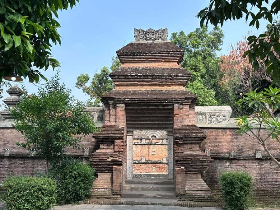 Yogyakarta : Inclusive Kotagede Heritage Tour - Exploring Kotagede: A Walk Through Royal and Community Heritage