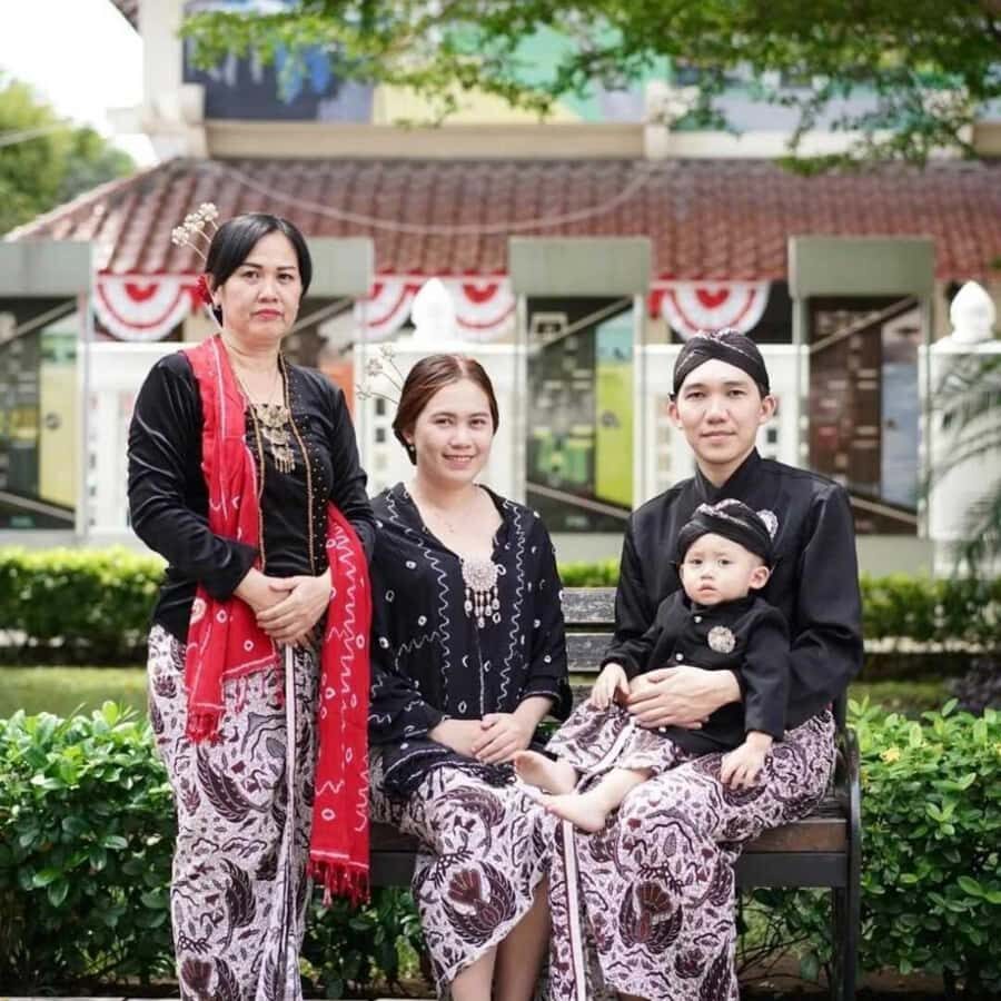 Yogyakarta: Javanese Heritage Attire Rental & Photoshoot - Who Will Love It?