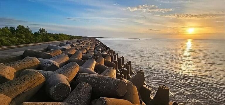 Yogyakarta: Menoreh, Chicken Church, Mudal & Glagah Day Trip - Transportation, Timing, and Group Dynamics