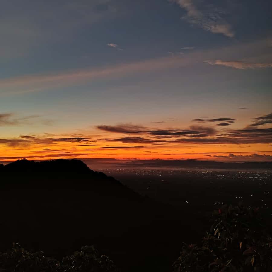 Yogyakarta: Merapi Volcano Sunrise Lava View & Blue Lagoon - The Morning Hike to Turgo Hill