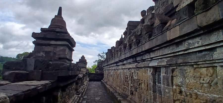 Yogyakarta: Plaosan & Prambanan Temples Tour with Guide - Exploring the Temples of Yogyakarta: What to Expect