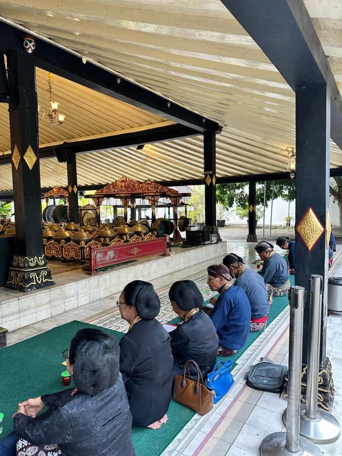 Yogyakarta: Sultan's Palace & Tamansari Guided Walking Tour - Exploring the Itinerary in Detail