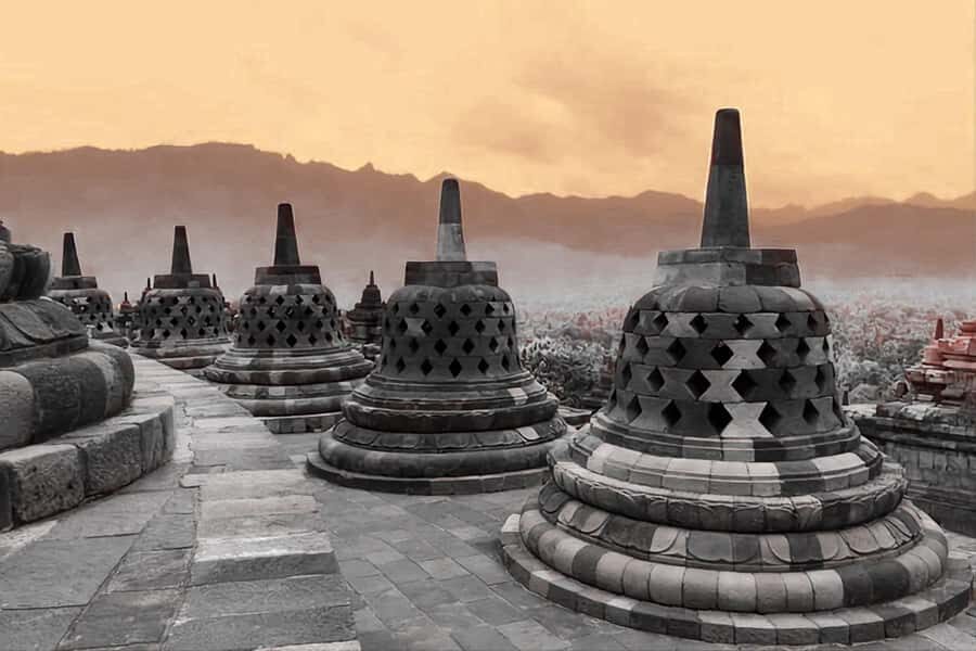 Yogyakarta: Sunrise Borobudur & Prambanan, with lunch option