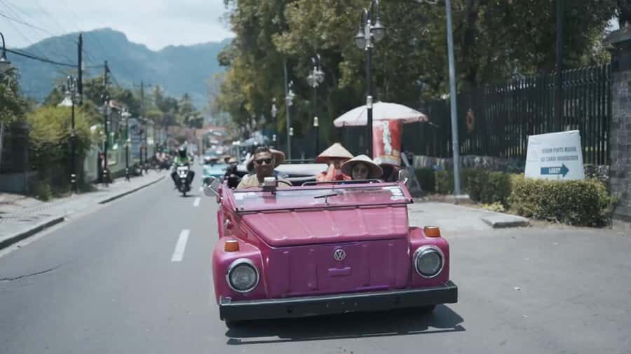 Yogyakarta : VW Borobudur English Guide Tour Long Trip - Practical Details and Tips